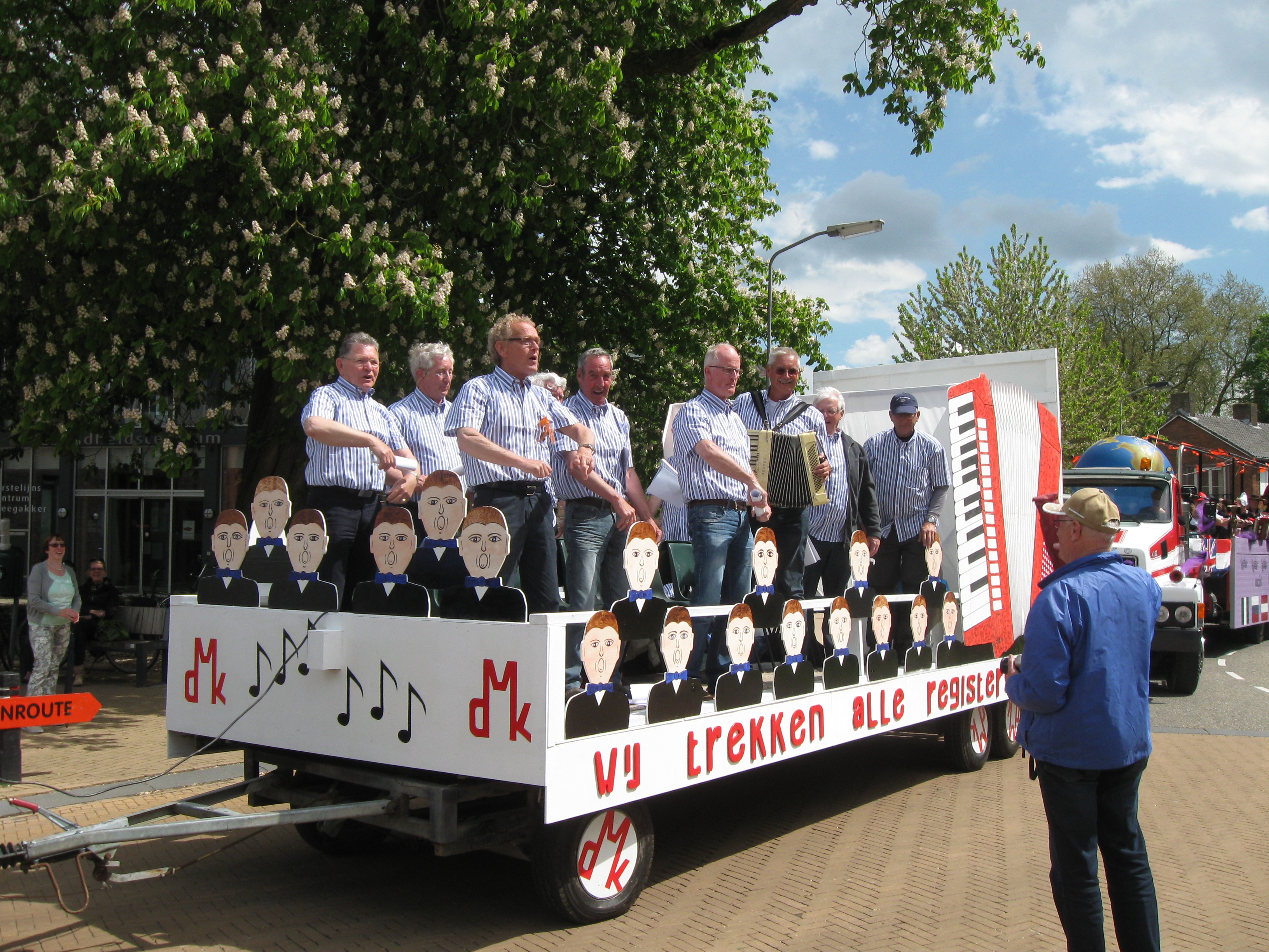 Optocht bevrijdingsdag 5-05-2015